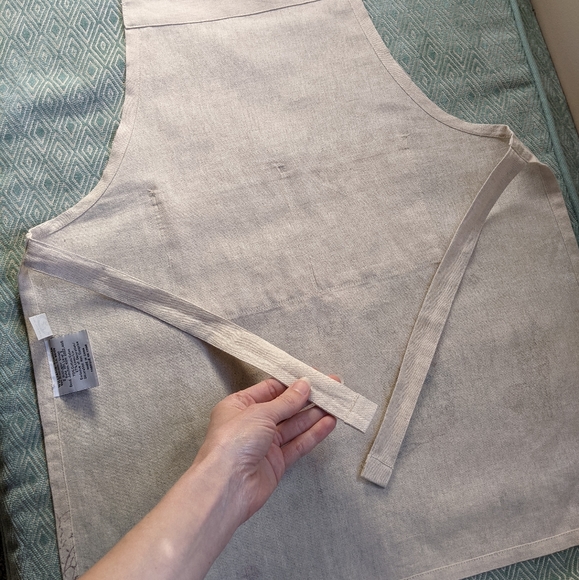 William Sonoma Children's Beatrix Potter Peter Rabbit Apron - Picture 9 of 16